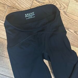Spanx booty Boost black leggings size Small.